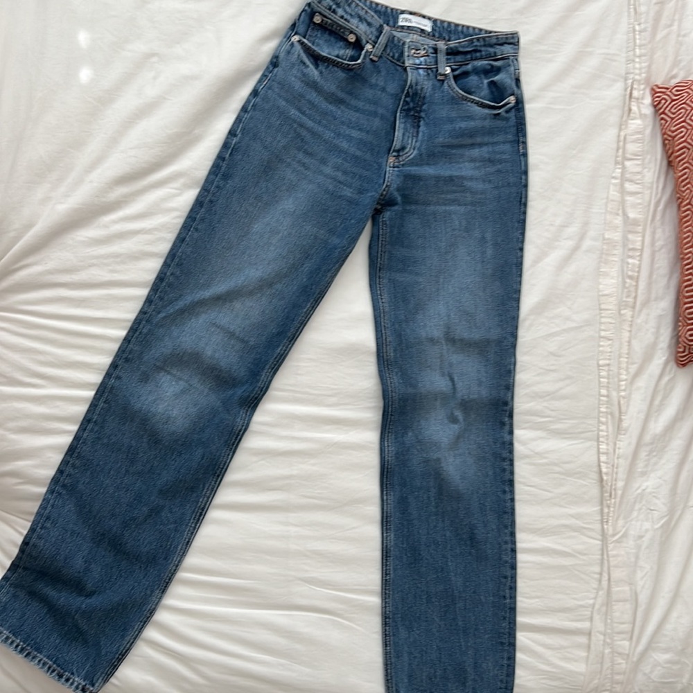 Zara Straight Jeans in Medium Wash